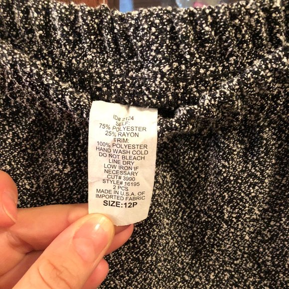 Suit jacket and skirt - Picture 2 of 4